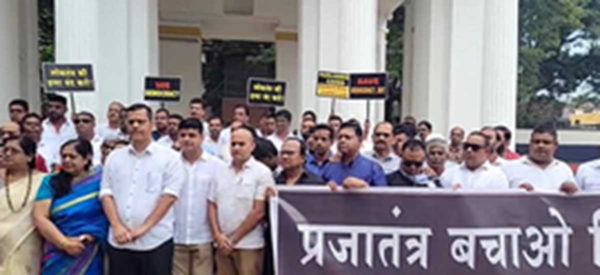 गोवा में विपक्ष ने सांसदों के निलंबन के खिलाफ किया विरोध प्रदर्शन